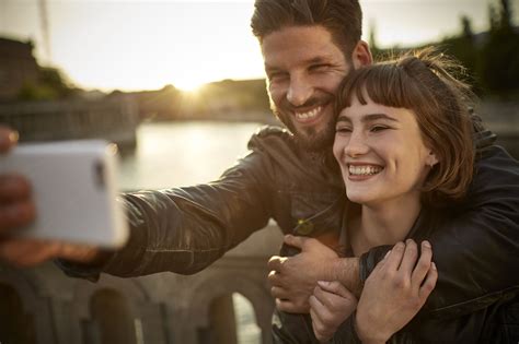 chat amigos con derecho a roce|Cómo llevar una relación de amigos con derecho a roce